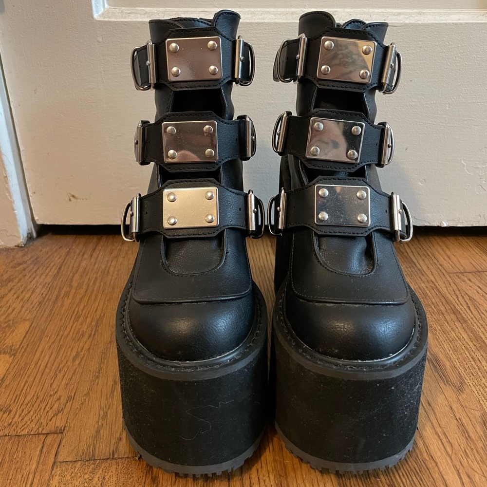 Demonia Swing-105 size 7 Black Vegan Leather